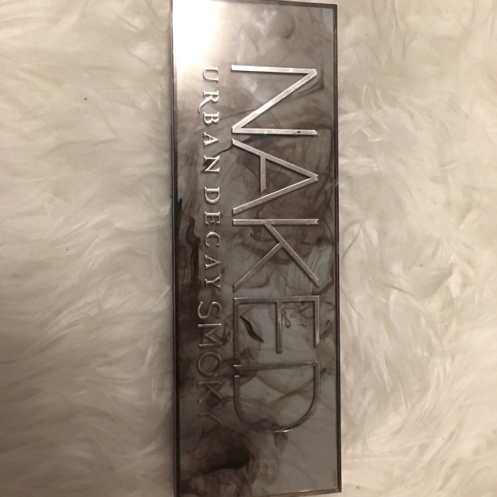 URBAN DECAY NAKED SMOKY PALLET